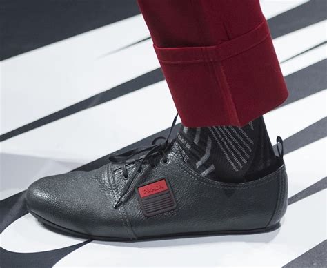 yoox prada scarpe uomo|prada scarpe uomo.